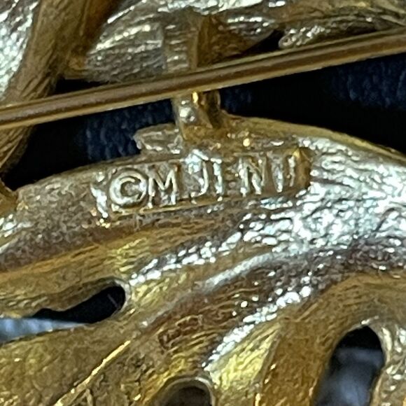 Signed M JENT Vintage Brooch Pin Gold Tone Leaf Leaves Women’s Jewelry - Picture 5 of 5